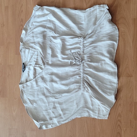 Express top with keyhole batwing sleeves - Picture 1 of 8